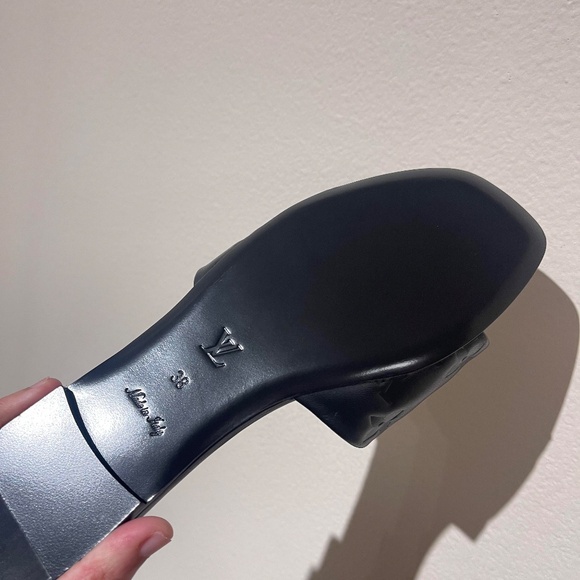 Louis Vuitton Flat Mules Sandal Monogram - Picture 3 of 9